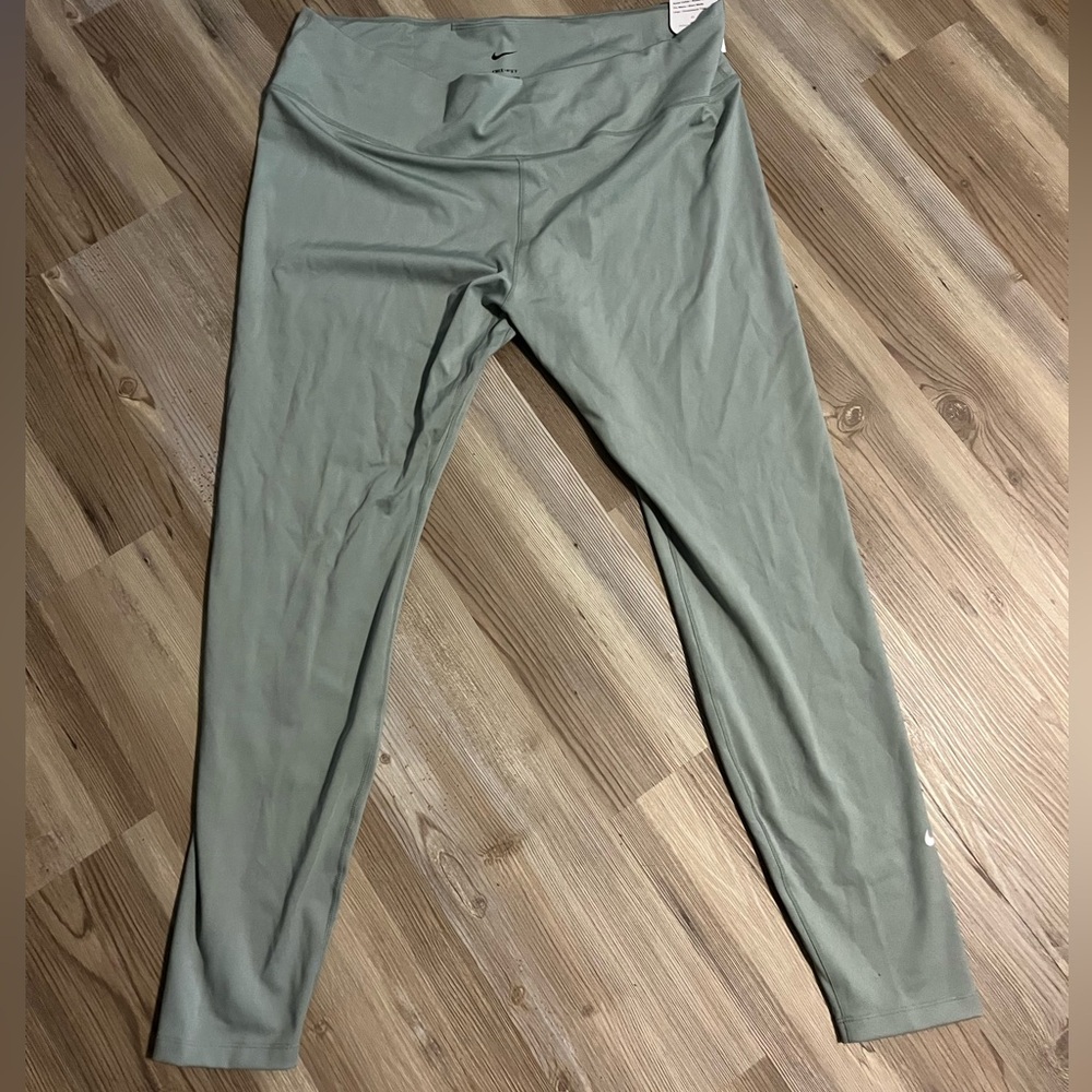 NIKE women’s leggings